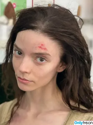 Anya Taylor-Joy / Anya Taylor Joy / anyataylorjoy nude photo #2709