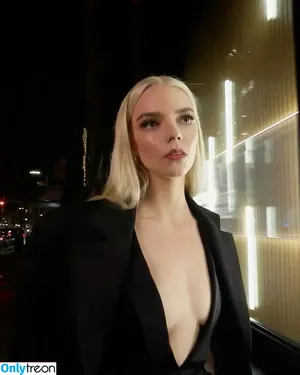 Anya Taylor-Joy / Anya Taylor Joy / anyataylorjoy nude photo #2797