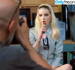 Anya Taylor-Joy / Anya Taylor Joy / anyataylorjoy nude photo #2884