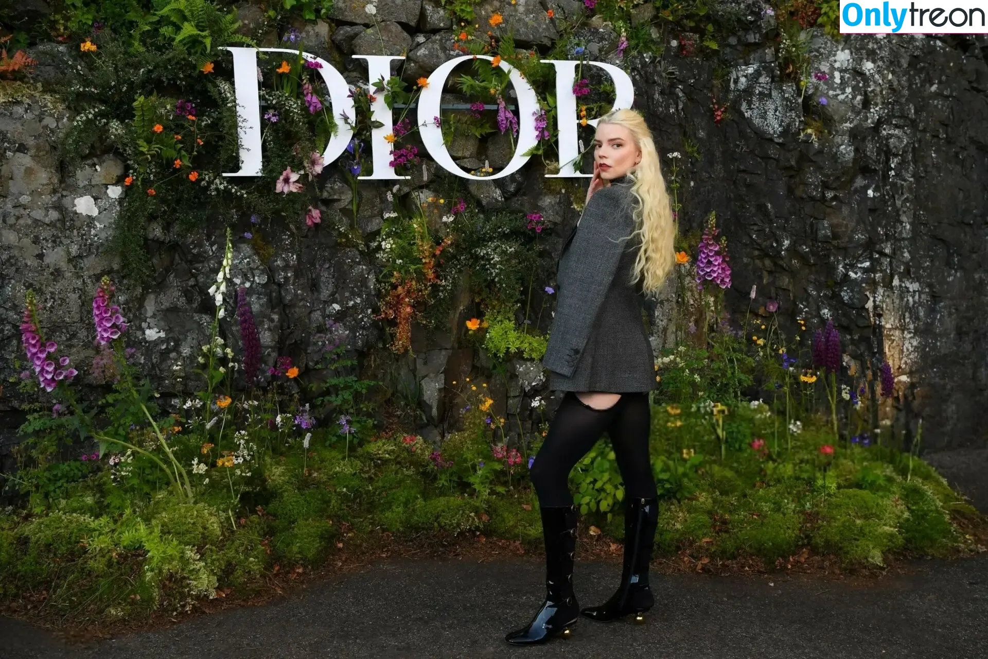 Anya Taylor-Joy nude photo #2167 (Anya Taylor Joy / anyataylorjoy)