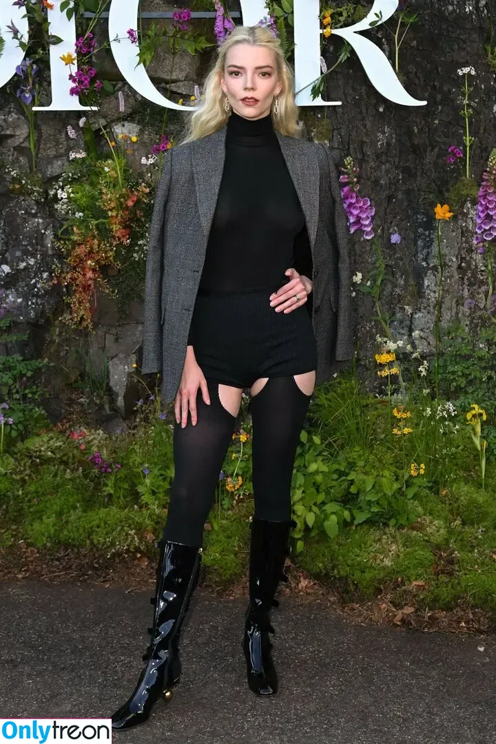 Anya Taylor-Joy nude photo #2172 (Anya Taylor Joy / anyataylorjoy)
