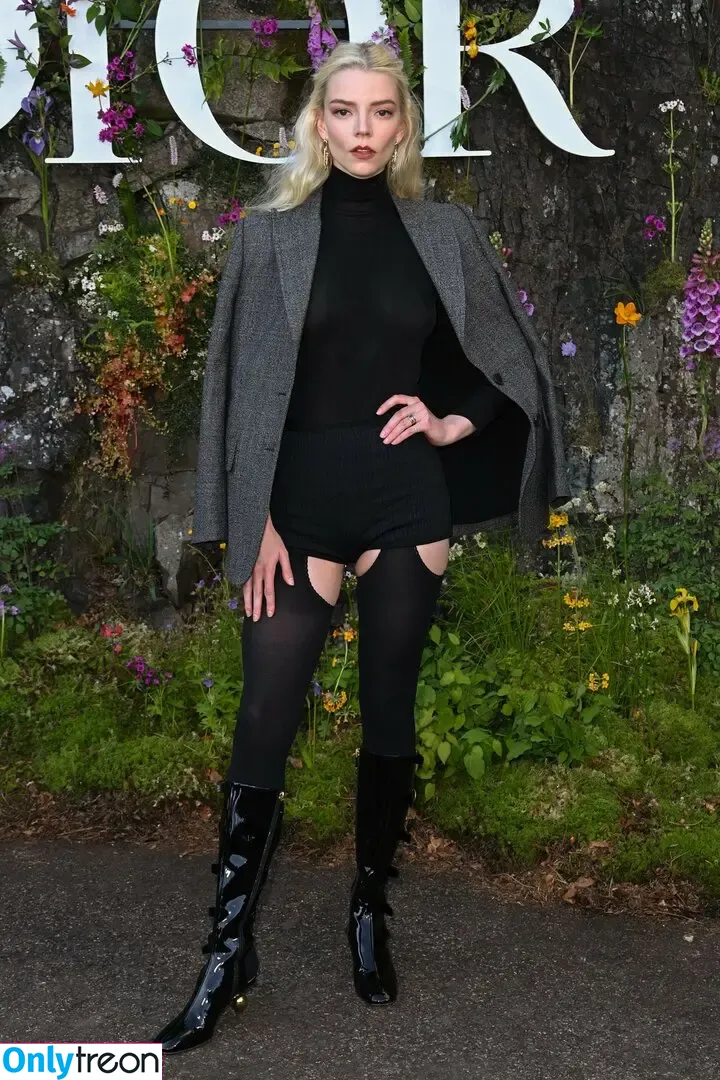 Anya Taylor-Joy nude photo #2173 (Anya Taylor Joy / anyataylorjoy)
