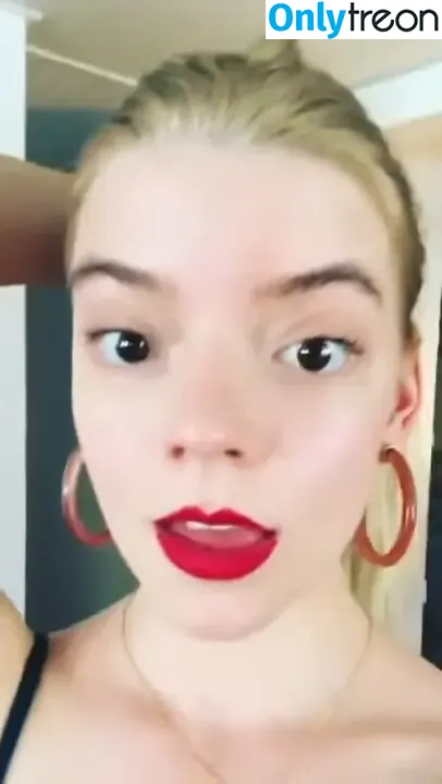 Anya Taylor-Joy nude photo #2190 (Anya Taylor Joy / anyataylorjoy)