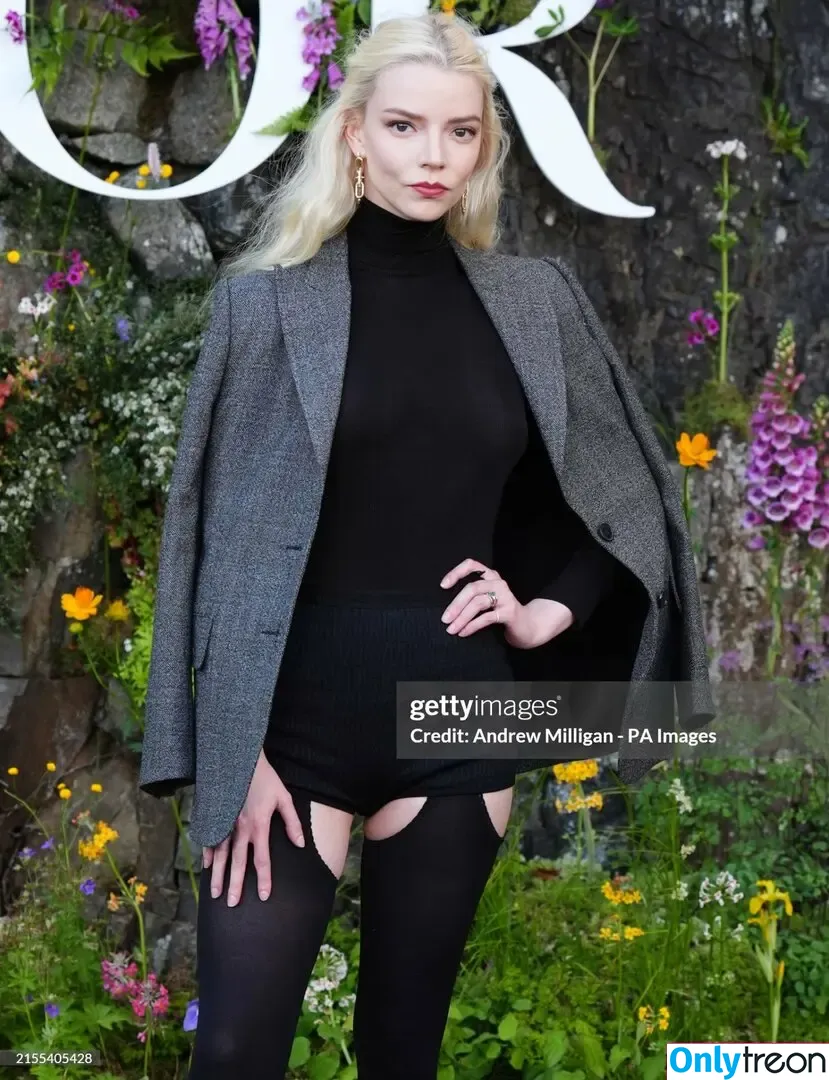 Anya Taylor-Joy nude photo #2195 (Anya Taylor Joy / anyataylorjoy)