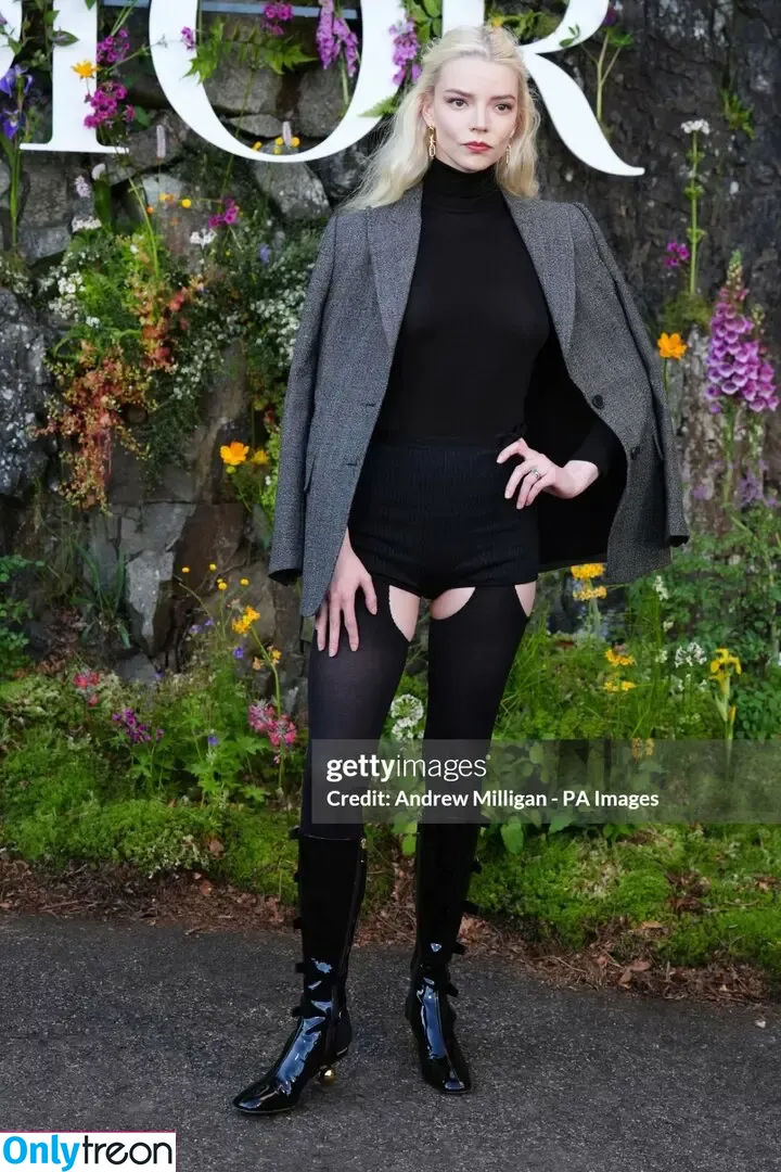 Anya Taylor-Joy nude photo #2200 (Anya Taylor Joy / anyataylorjoy)