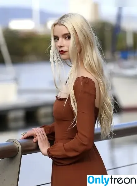 Anya Taylor-Joy nude photo #2211 (Anya Taylor Joy / anyataylorjoy)