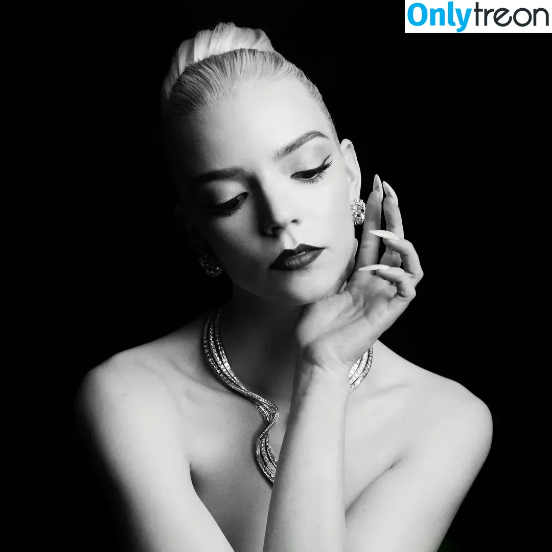 Anya Taylor-Joy nude photo #2218 (Anya Taylor Joy / anyataylorjoy)