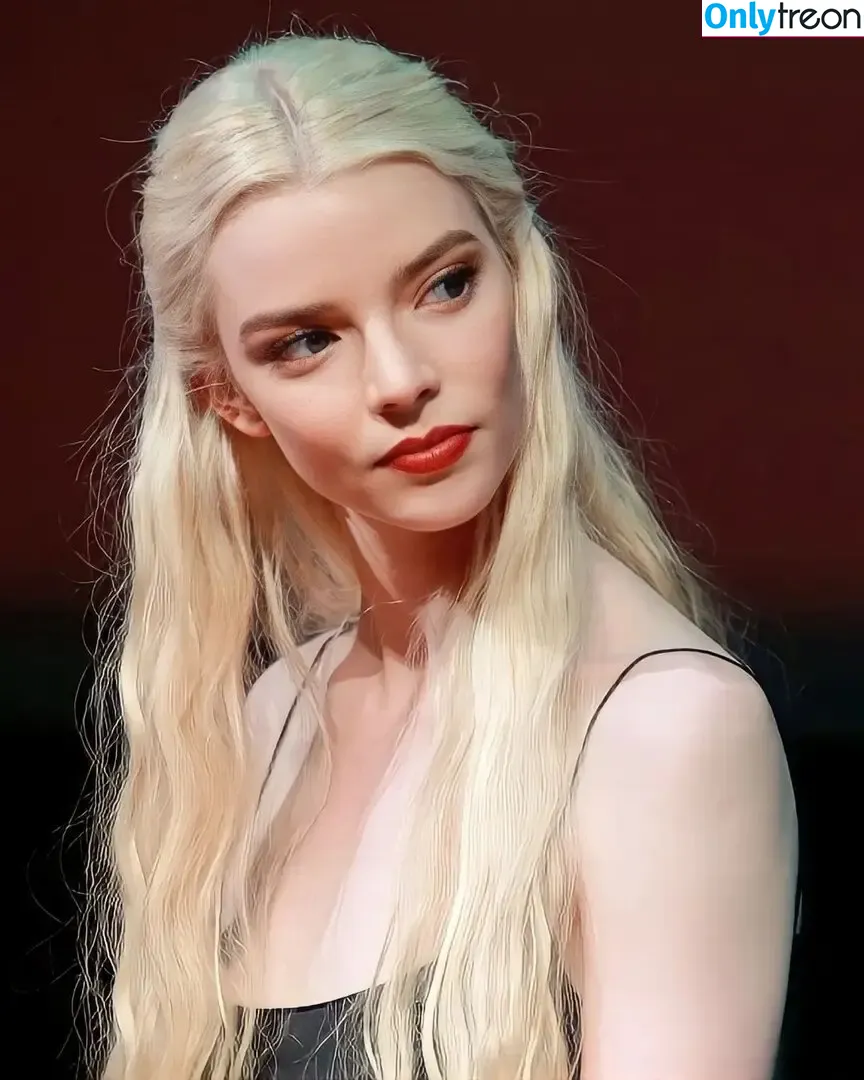 Anya Taylor-Joy nude photo #2236 (Anya Taylor Joy / anyataylorjoy)