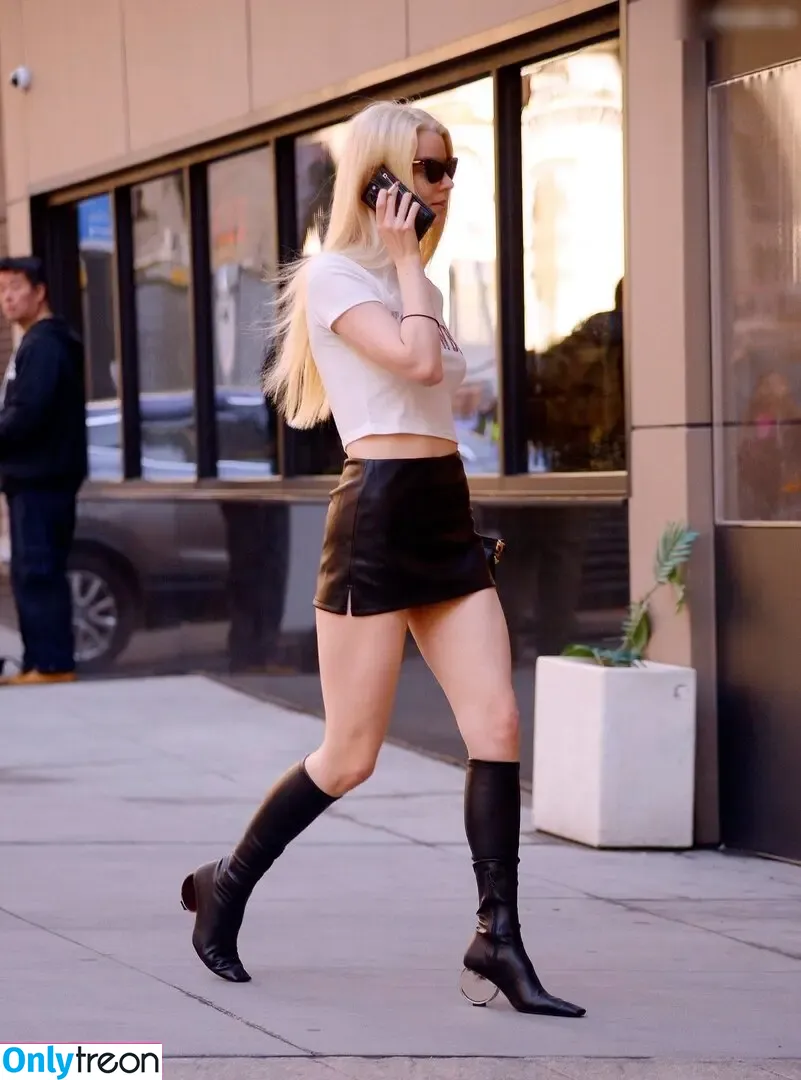 Anya Taylor-Joy nude photo #2281 (Anya Taylor Joy / anyataylorjoy)