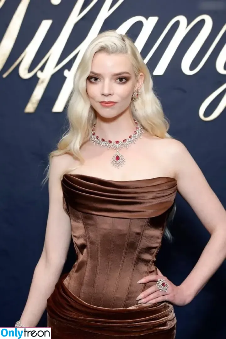 Anya Taylor-Joy nude photo #2319 (Anya Taylor Joy / anyataylorjoy)