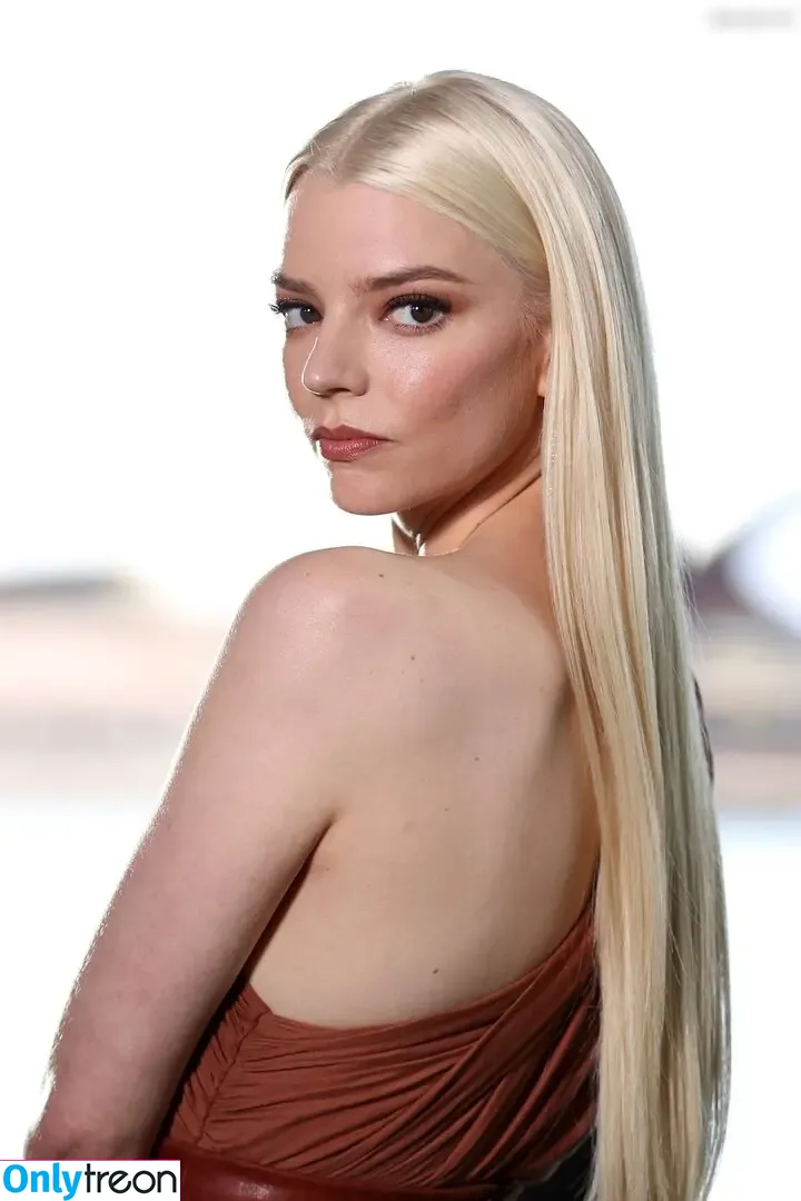 Anya Taylor-Joy nude photo #2361 (Anya Taylor Joy / anyataylorjoy)