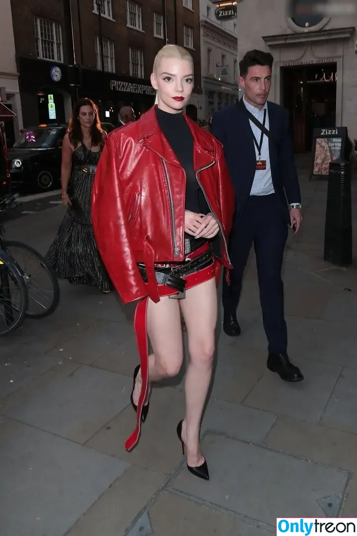 Anya Taylor-Joy nude photo #2418 (Anya Taylor Joy / anyataylorjoy)