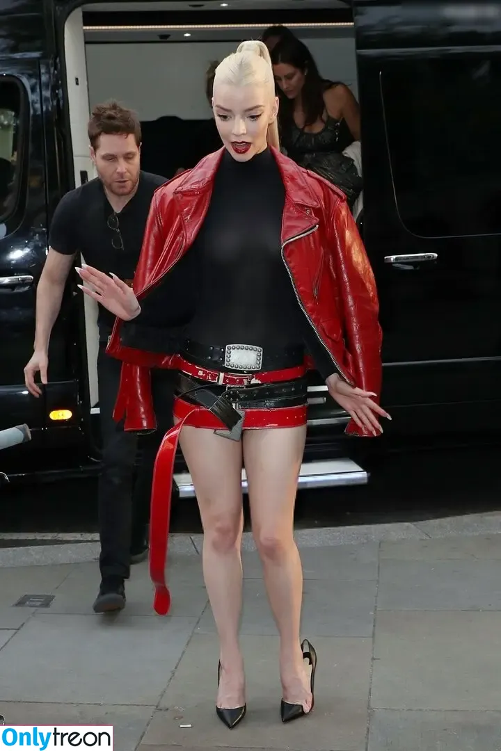 Anya Taylor-Joy nude photo #2423 (Anya Taylor Joy / anyataylorjoy)