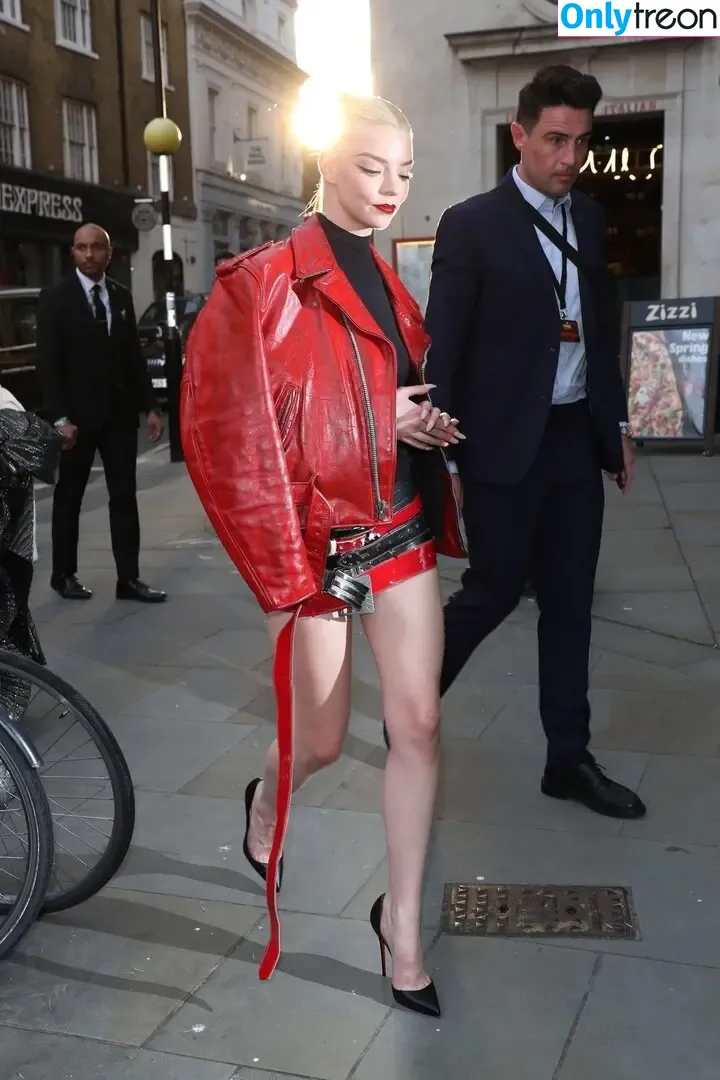 Anya Taylor-Joy nude photo #2424 (Anya Taylor Joy / anyataylorjoy)