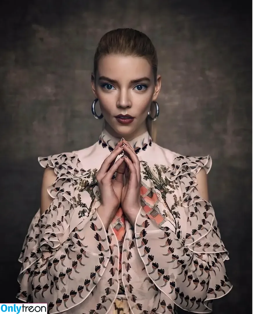 Anya Taylor-Joy nude photo #2593 (Anya Taylor Joy / anyataylorjoy)
