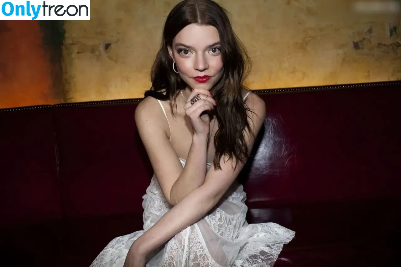 Anya Taylor-Joy nude photo #2685 (Anya Taylor Joy / anyataylorjoy)