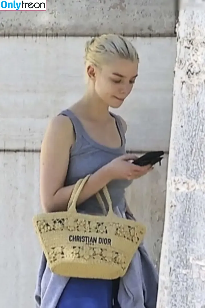 Anya Taylor-Joy nude photo #2696 (Anya Taylor Joy / anyataylorjoy)