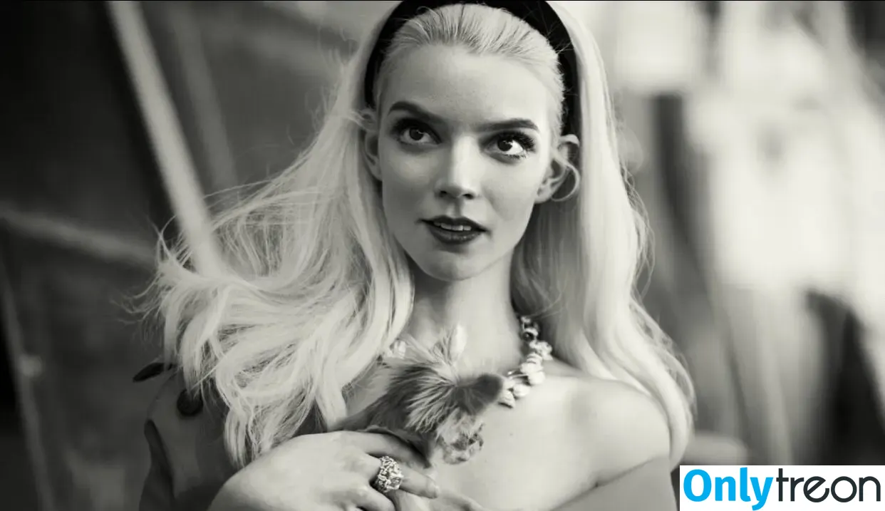 Anya Taylor-Joy nude photo #2791 (Anya Taylor Joy / anyataylorjoy)