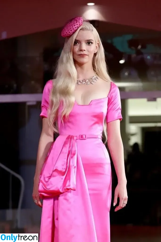 Anya Taylor-Joy nude photo #2811 (Anya Taylor Joy / anyataylorjoy)