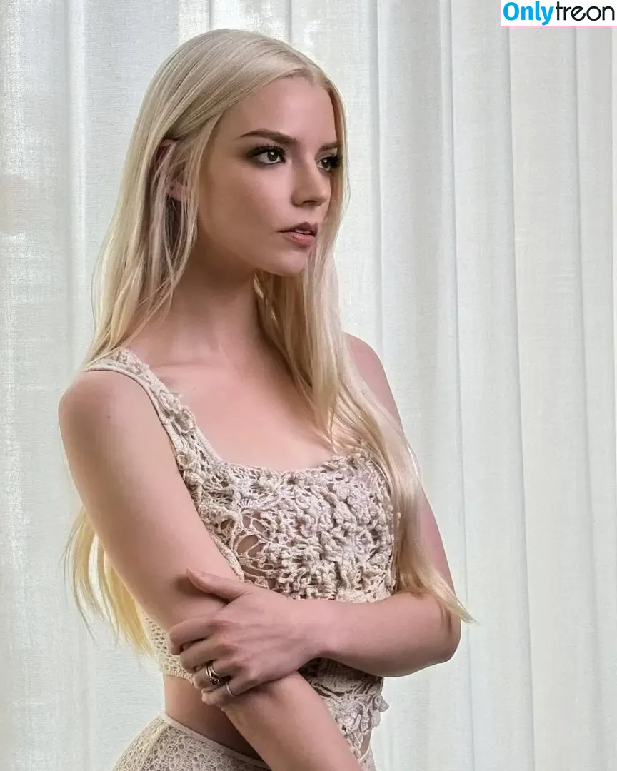 Anya Taylor-Joy nude photo #2828 (Anya Taylor Joy / anyataylorjoy)