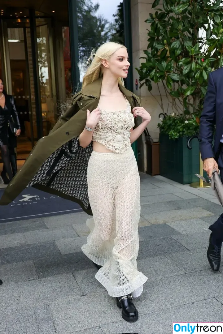 Anya Taylor-Joy nude photo #2869 (Anya Taylor Joy / anyataylorjoy)