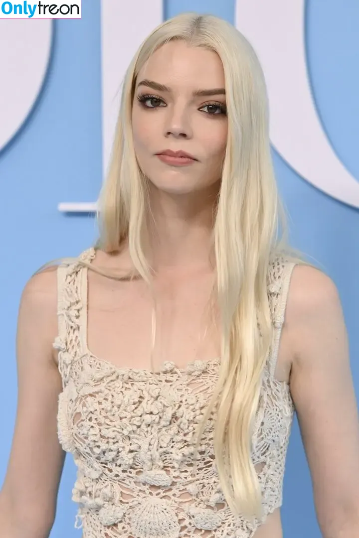 Anya Taylor-Joy nude photo #2875 (Anya Taylor Joy / anyataylorjoy)