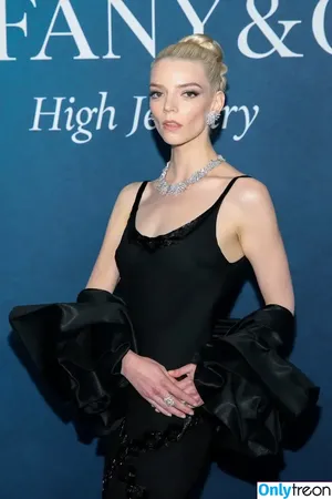 Anya Taylor-Joy / Anya Taylor Joy / anyataylorjoy nude photo #3395