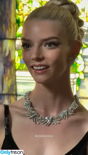 Anya Taylor-Joy / Anya Taylor Joy / anyataylorjoy nude photo #3397