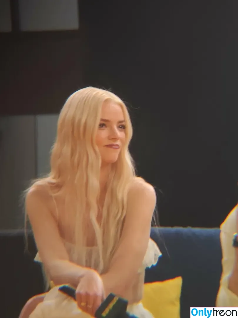 Anya Taylor-Joy nude photo #3017 (Anya Taylor Joy / anyataylorjoy)