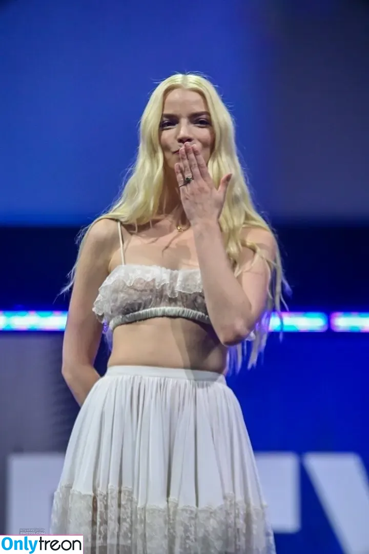 Anya Taylor-Joy nude photo #3032 (Anya Taylor Joy / anyataylorjoy)