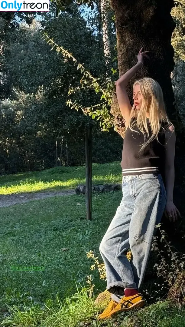 Anya Taylor-Joy nude photo #3054 (Anya Taylor Joy / anyataylorjoy)