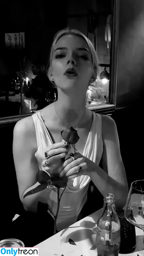 Anya Taylor-Joy nude photo #3055 (Anya Taylor Joy / anyataylorjoy)