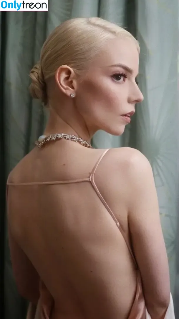 Anya Taylor-Joy nude photo #3075 (Anya Taylor Joy / anyataylorjoy)