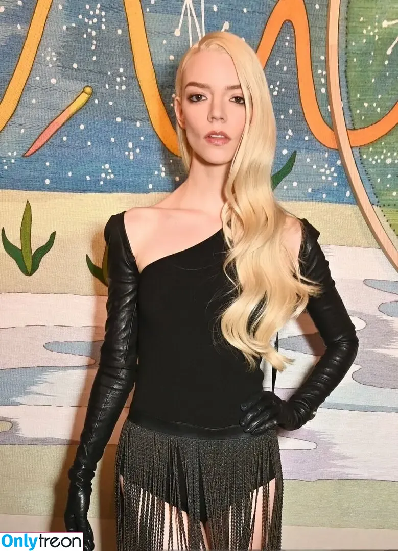 Anya Taylor-Joy nude photo #3100 (Anya Taylor Joy / anyataylorjoy)