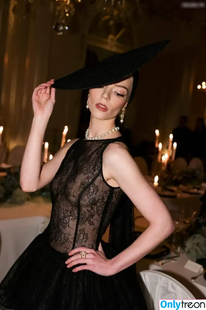 Anya Taylor-Joy nude photo #3115 (Anya Taylor Joy / anyataylorjoy)