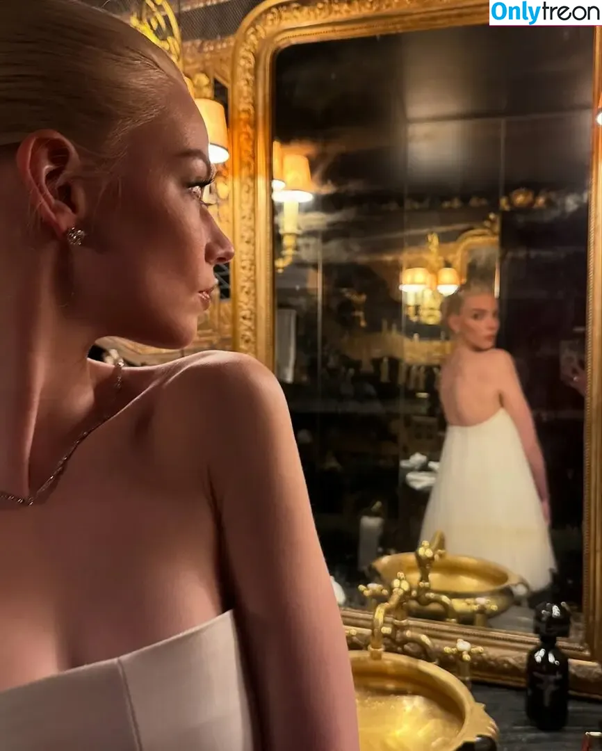 Anya Taylor-Joy nude photo #3209 (Anya Taylor Joy / anyataylorjoy)