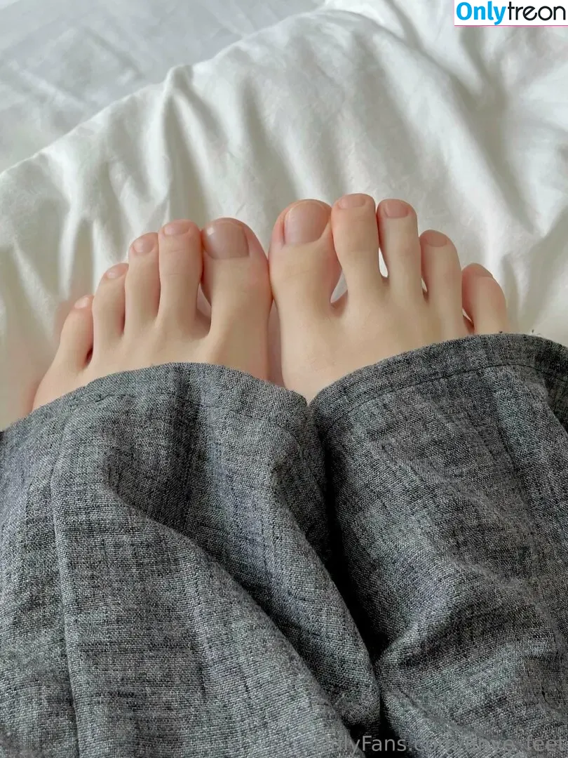 anye_feet nude photo #0113 (anyefeet)