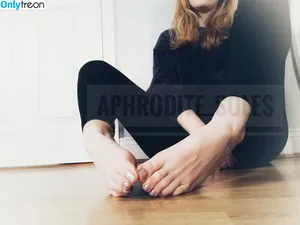 aphroditesoles / aphroditeqfeet nude photo #0039