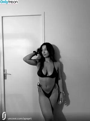 Apoline Perret / apolineprrt / shaniaperrett nude photo #0021