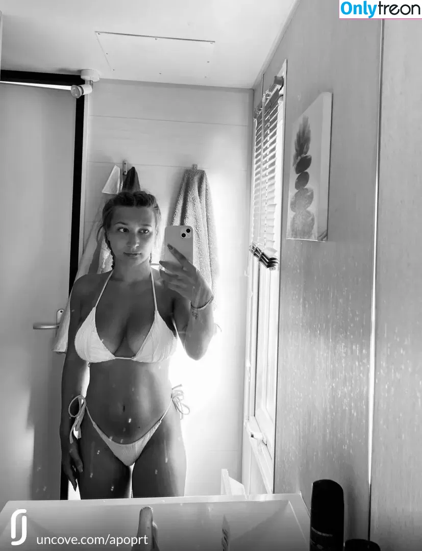 Apoline Perret nude photo #0005 (apolineprrt / shaniaperrett)