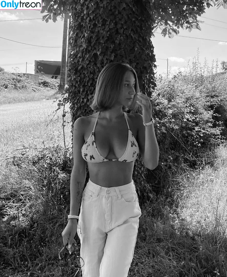 Apoline Perret nude photo #0037 (apolineprrt / shaniaperrett)