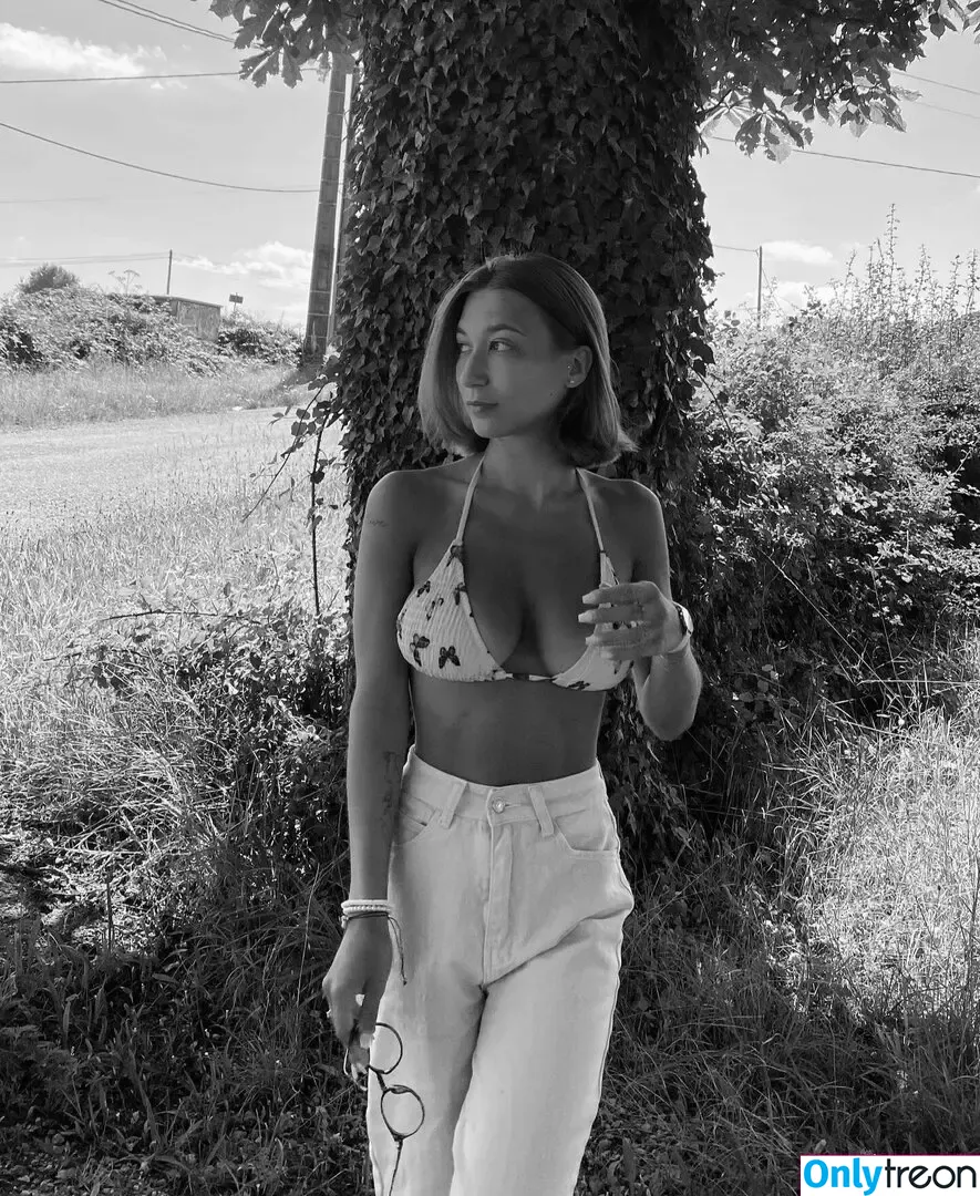Apoline Perret nude photo #0038 (apolineprrt / shaniaperrett)