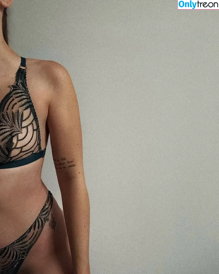 Apollinegrmz nude photo #0100 (Apo / apolline_guer)