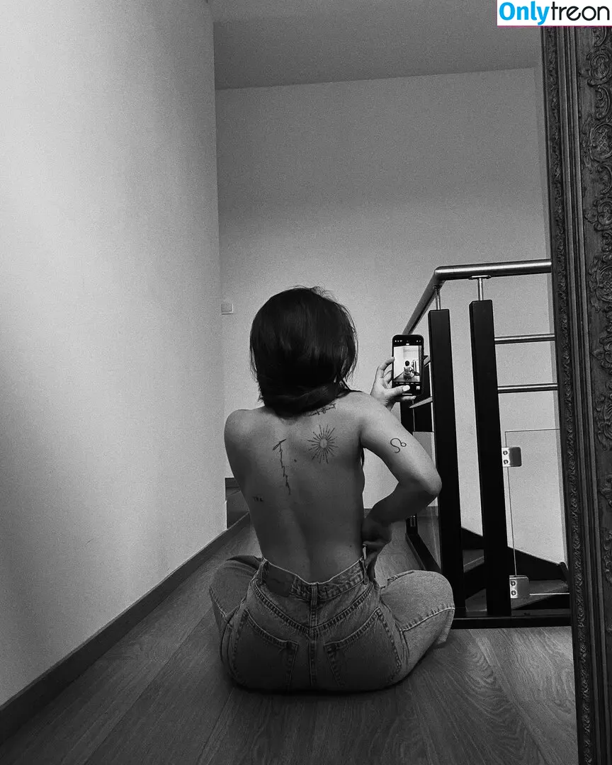 Apollinegrmz nude photo #0124 (Apo / apolline_guer)