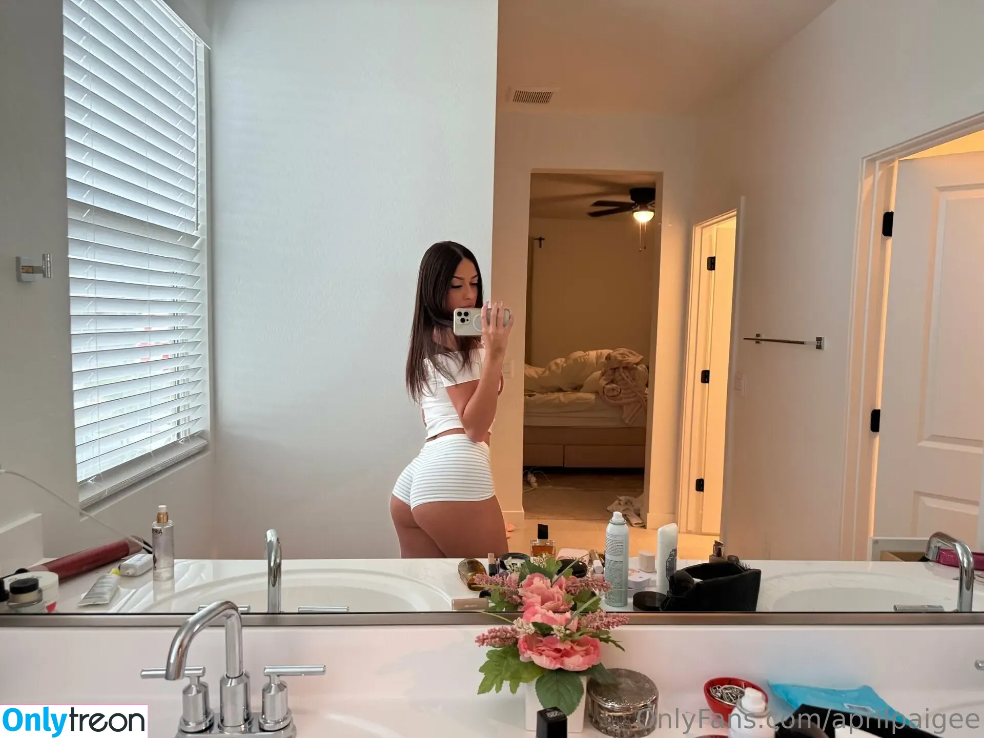aprilpaigee nude photo #0865 (aprilpaigee)