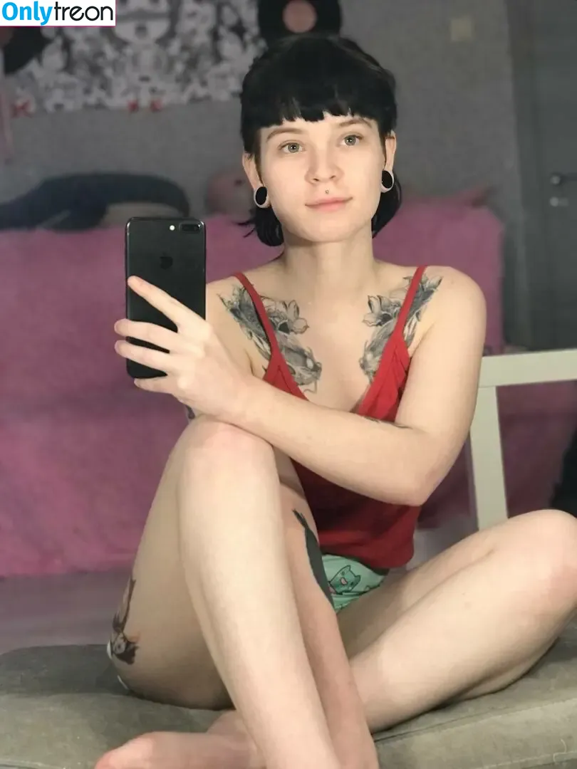 arahnaekb nude photo #0023 (chloe_glass_ / unkarab)