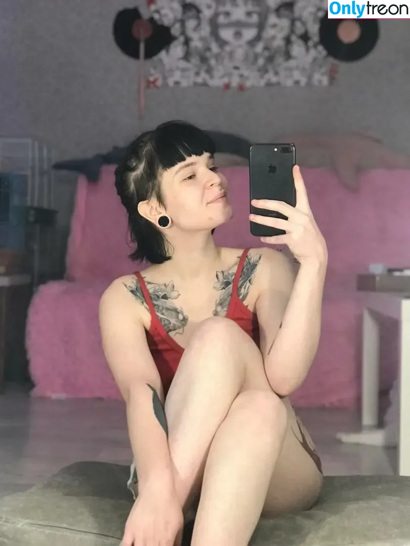 arahnaekb nude photo #0024 (chloe_glass_ / unkarab)