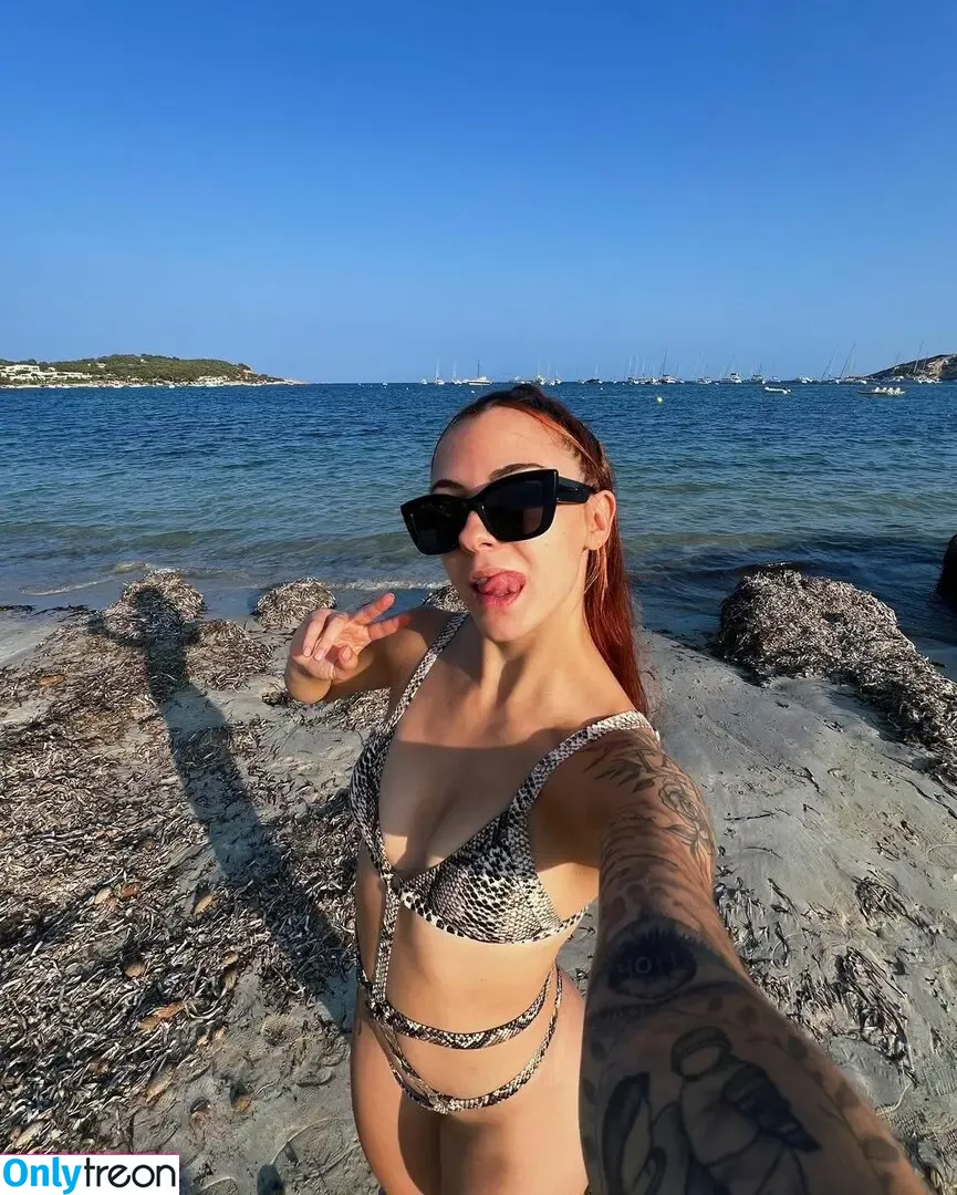 Ari Geli nude photo #0021 (arigelii)