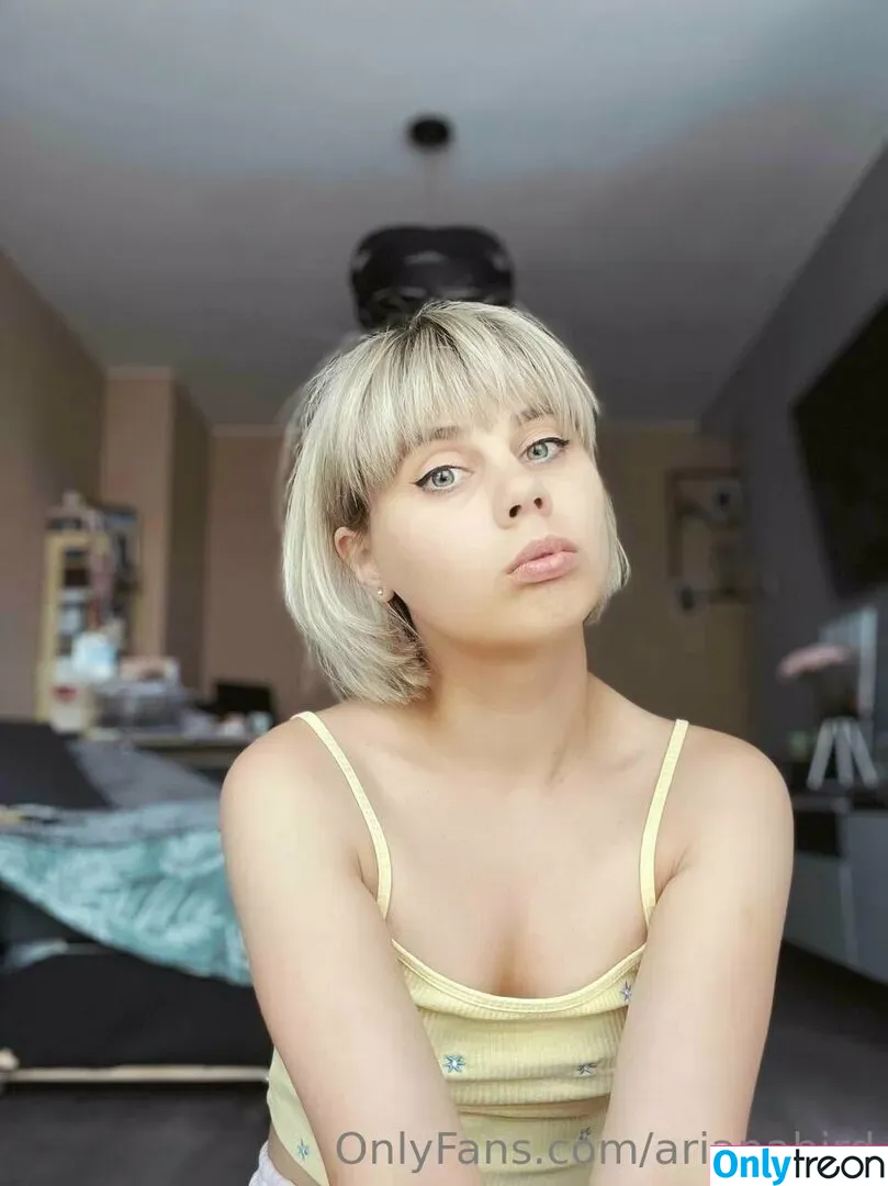 arianabird nude photo #0021 (birdmoves)