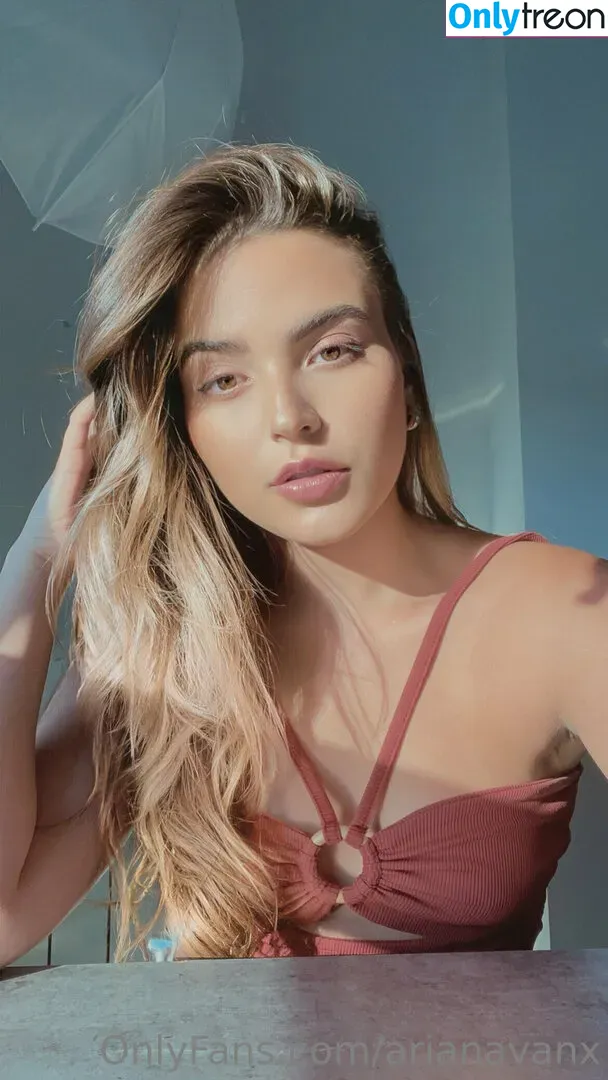 arianavanx nude photo #0017 (arivanx)